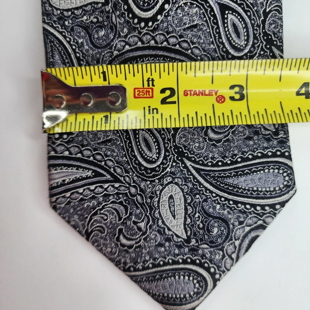 ENRO Black / Gray Paisley Silk Tie.